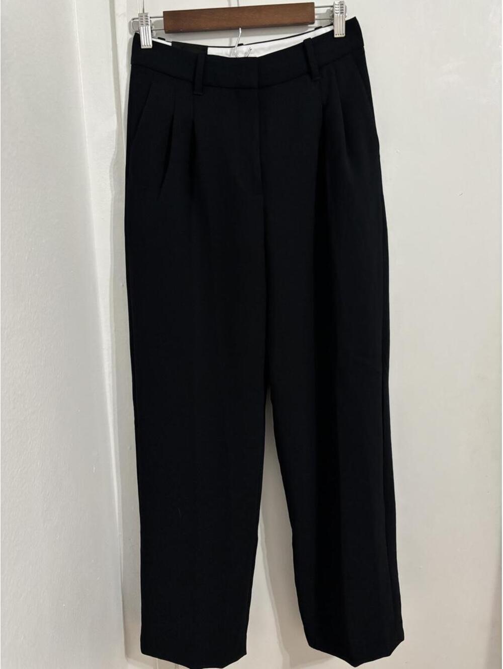 NWOT Aritzia Effortless Pant - Crepette | Black | Size 4